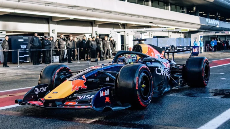 Барселона: перший день передсезонних тестів (фото )