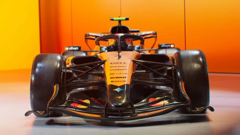 Команда McLaren презентувала ліврею боліда MCL40 (фото )
