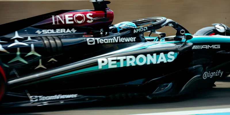 Пальне Petronas, яке використовують Mercedes та її клієнтські команди, досі не отримало дозвіл (фото 1)