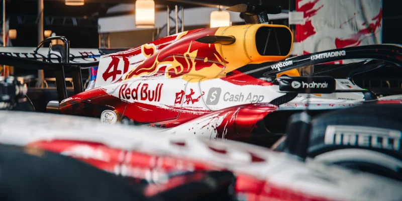 Команда Racing Bulls показала спеціальну ліврею для Гран-прі Японії (фото 2)