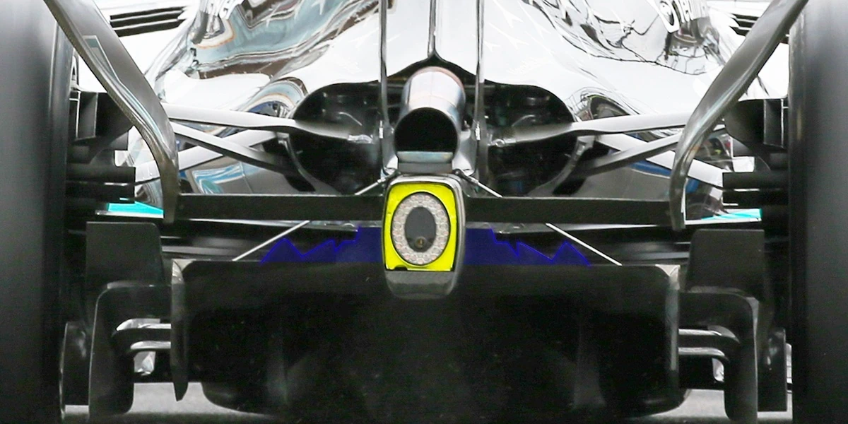 Mercedes внесли зміни заднього дифузора після директиви FIA